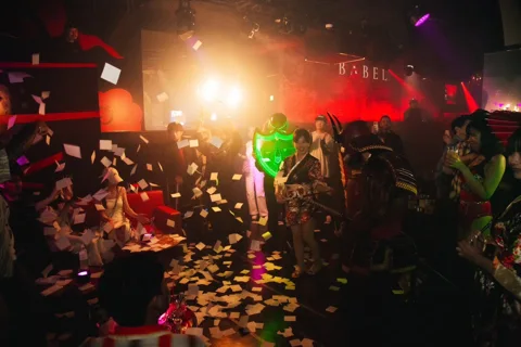 にぎわうBABELのダンスフロア